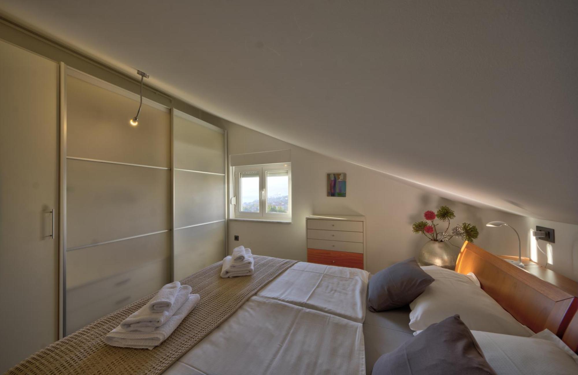 Penthouse Belvedere City View With Private Parking Rijeka Bagian luar foto