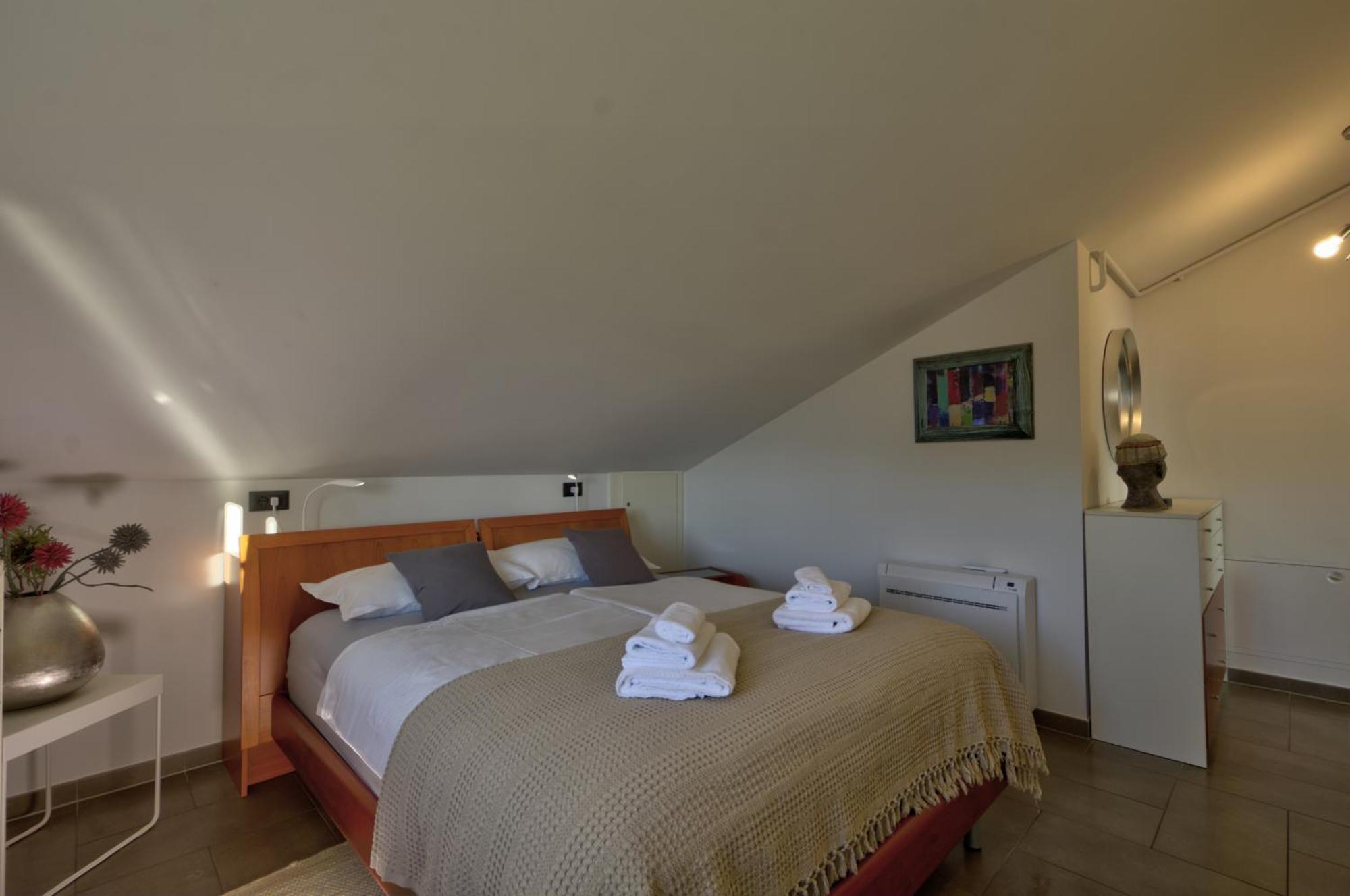Penthouse Belvedere City View With Private Parking Rijeka Bagian luar foto